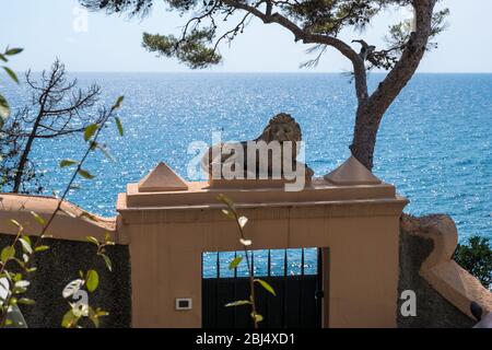 Bogliasco, Italien - 19. August 2019: Malerischer Ferienort Bogliasco an der ligurischen Küste bei Genua in Ligurien, Italien Stockfoto