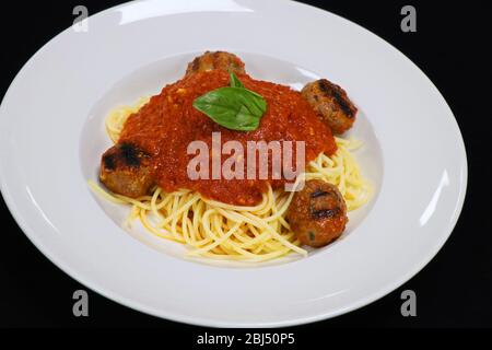 Spaghetti mit Fleischbällchen und Tomatensauce Stockfoto