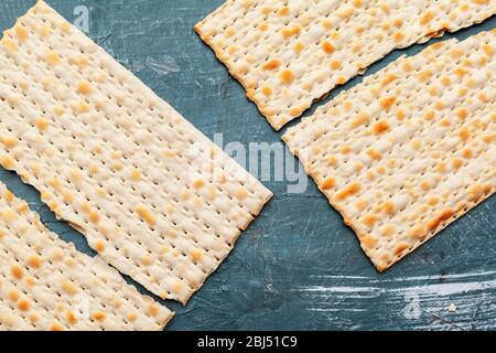 Jüdisches traditionelles Matzo-Brot. Makrofoto. Nahaufnahme. Stockfoto