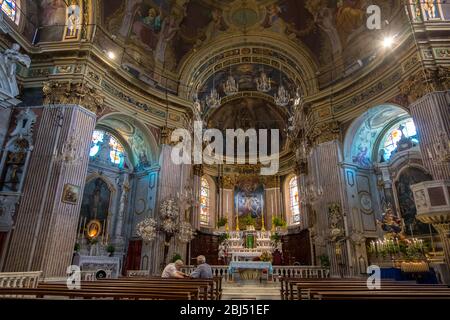 Bogliasco, Italien - 20. August 2019: Innenraum der Kirche von Geburt Maria Santissima in Bogliasco, Genua, Ligurien, Italien Stockfoto