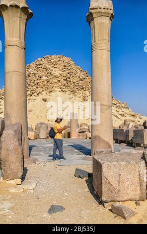 Die Ruinen des Leichentempels und der Pyramide des Pharao Sahure in Abusir Stockfoto