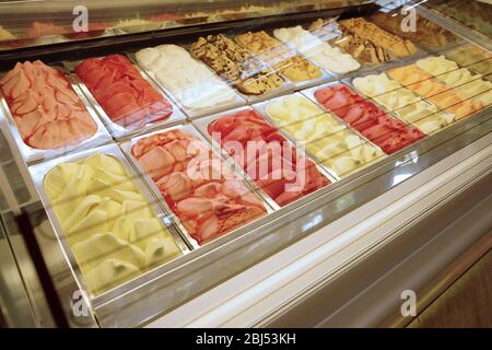 Verschiedene Arten von Eis in Boxen Stockfoto