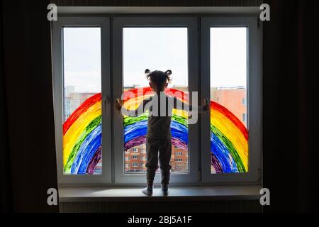 Lasst uns alle gut sein. Flash Mob Gesellschaft Gemeinschaft auf Selbstisolierung Quarantäne Pandemie Coronavirus. Kinder schaffen Künstler malt Kreativität Urlaub Stockfoto