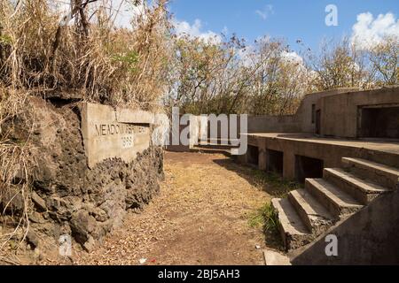 Ein Blick auf Meadow's Battery von innen, gegenüber dem Eingang, wo der Name teilweise zu sehen ist Stockfoto