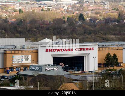 Dudley, Großbritannien - März 16 2020: Die Fassade von Showcase Cinemas und Pizza Hut Restaurant in Castlegate Way Stockfoto