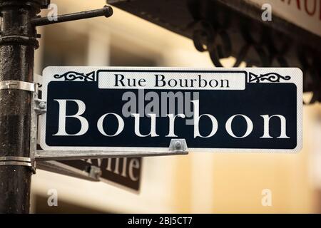 Bourbon Street Straßenschild hängt im französischen Viertel von New Orleans Louisiana USA Stockfoto