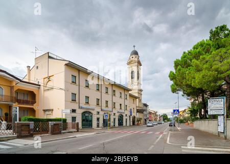 Verona, Italien - 5. September 2015: Glockenturm in Dossobuono, Provinz Verona, Italien Stockfoto