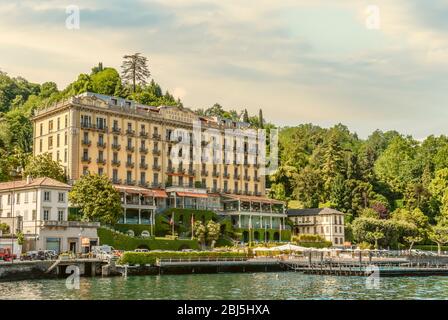 Grand Hotel Tremezzo am Comer See vom Seeufer aus gesehen, Lombardei, Italien Stockfoto