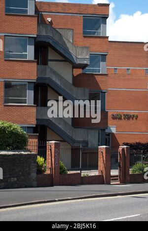 Büros Fenster mit rotem Backstein Fassade Außenfassade One Fifty 147-149 Victoria Rd, Swindon SN1 3UZ Stockfoto