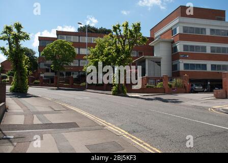 Büros Fenster mit rotem Backstein Fassade Außenfassade One Fifty 147-149 Victoria Rd, Swindon SN1 3UZ Stockfoto