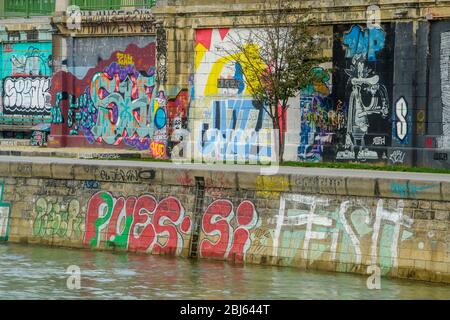 Graffiti am Donaukanal, Wien, Niederösterreich, Österreich Stockfoto