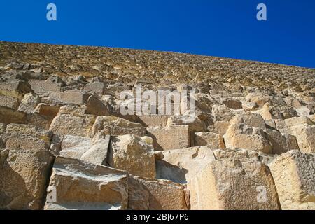 Steine der Großen Pyramide von Gizeh. Auch bekannt als die Pyramide von Khufu oder die Pyramide von Cheops. Ägypten Stockfoto