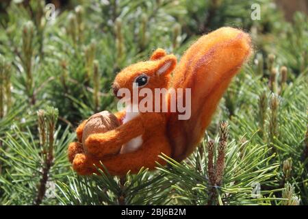 Nadel gefilzte handgefertigte Wolle Eichhörnchen Skulptur Stockfoto