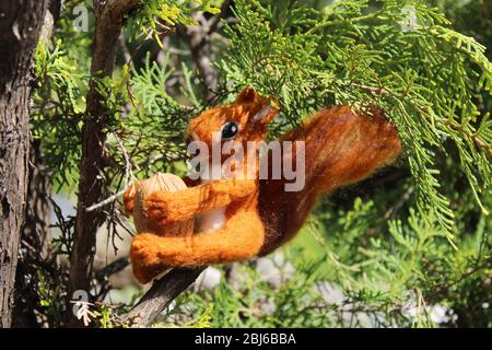 Nadel gefilzte handgefertigte Wolle Eichhörnchen Skulptur Stockfoto