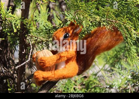 Nadel gefilzte handgefertigte Wolle Eichhörnchen Skulptur Stockfoto