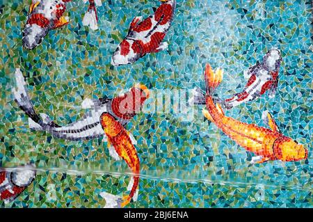 Traditioneller Pool mit Mosaikfliesen in Hongkong Stockfoto