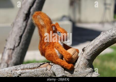 Nadel gefilzte handgefertigte Wolle Eichhörnchen Skulptur Stockfoto