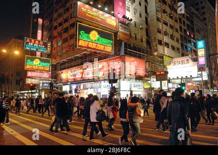 Fußgängerüberweg, Nathan Road, Kowloon, Hongkong Stockfoto