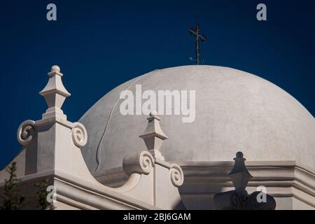 Ein Detail der Kuppel der Mission San Xavier del Bac gegründet im Jahr 1692, ist eine historische spanische katholische Mission bekannt als die Weiße Taube der Wüste. Stockfoto