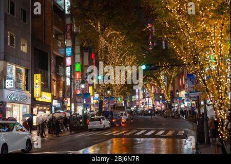 Blick auf die Dogenzaka Straße vom 109 Kaufhaus im Shibuya Zentrum, Tokio, Japan. Stockfoto