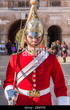 Rettungsschwachen Regimentssoldat der britischen Haushaltskavallerie, London, England, GB, Großbritannien Stockfoto