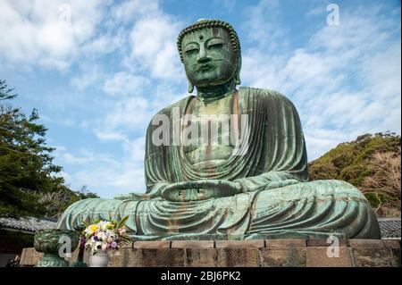 Der große Buddha von Kamakura, die zweithöchste Buddha-Statue aus Bronze in Japan Stockfoto