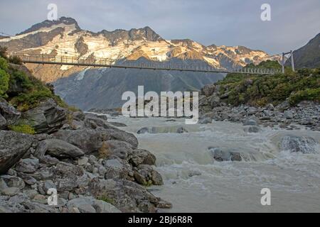 Hängebrücke über den Hooker River auf dem Hooker Valley Track Stockfoto