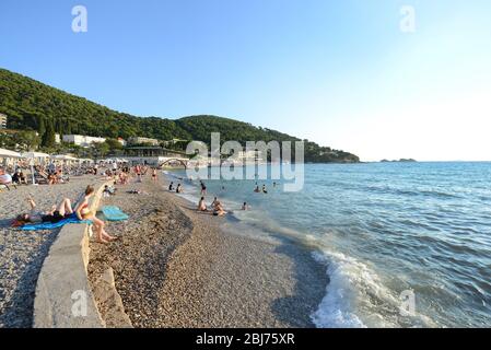 Der Strand Lapad Bucht in Dubrovnik, Kroatien. Stockfoto