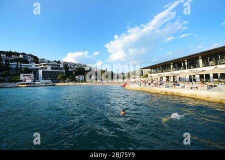 Der Strand Lapad Bucht in Dubrovnik, Kroatien. Stockfoto