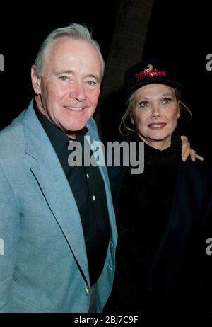 LOS ANGELES, CA. c. 1993: Schauspieler Jack Lemmon & Frau Felicia Farr. Foto © Paul Smith/Featureflash Stockfoto