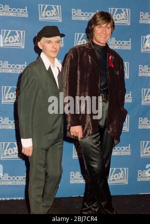 LOS ANGELES, CA. c. 1993: DURAN Duran Singers Nick Rhodes & Simon Le Bon. Foto © Paul Smith/Featureflash Stockfoto