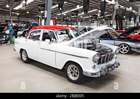 Automobile / Australien hergestellt 1960 FC Holden Special Sedan auf einer Automobilausstellung in Melbourne Victoria Australien ausgestellt. Stockfoto