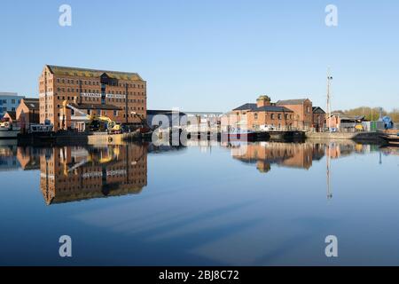 Gloucester's histroic Docks in Süd-West-England. Boote im Main Basin festgemacht Stockfoto