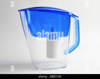 Wasserfilter auf weiß isoliert Stockfoto