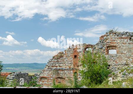 Ruinen des dreieckigen Turms, Zitadelle Rasnov, Brasov, Rumänien Stockfoto