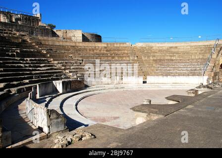 Bühne und Sitzbereich im Römischen Theater, Santiponce, Italica, Sevilla, Andalusien, Spanien, Europa. Stockfoto