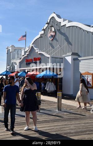 SANTA MONICA, CA/USA - 30. JANUAR 2020: Das Restaurant Bubba Gump Shrimp Company am Santa Monica Pier Stockfoto