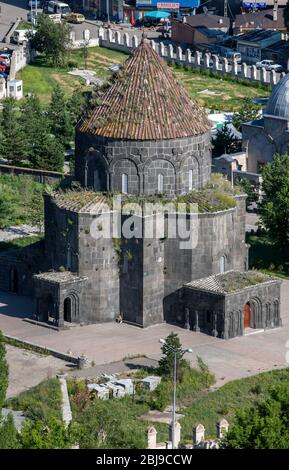 Die Kathedrale von Kars, auch bekannt als die Heilige Apostel Kirche. Es ist eine ehemalige armenische Kirche aus der Zeit um 930 in Kars in der Türkei. Stockfoto