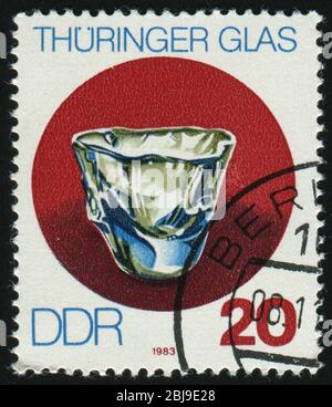 DEUTSCHLAND- UM 1983: Briefmarke gedruckt von Deutschland, zeigt Pokal, um 1983. Stockfoto