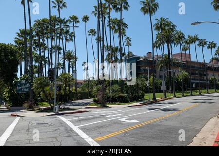 Beverly Hills, CA/USA - 16. April 2020: Die Straßen in der Nähe des berühmten Beverly Hills Hotels sind während der COVID-19 Quarantäne verlassen Stockfoto
