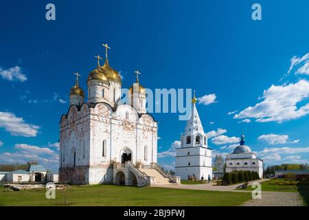 Luzhetsky Kloster ist eine mittelalterliche befestigte in Mozhaysk, Oblast Moskau, Russland. Es ist als Kulturdenkmal der Bundesrepublik herstellte geschützt. Stockfoto