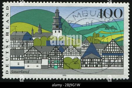 DEUTSCHLAND- UM 1995: Briefmarke gedruckt von Deutschland, zeigt Sauerland, um 1995. Stockfoto