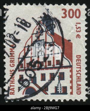 DEUTSCHLAND- UM 1994: Briefmarke gedruckt von Deutschland, zeigt das Rathaus von Grimma, um 1994. Stockfoto