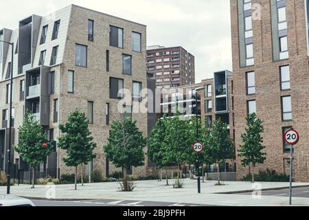 London/UK-30/07/18: Neu gebaute Wohnsiedlung in Süd-Kilburn bietet neue Wohnorte Kilburn Park Road als eine der neuen Stockfoto