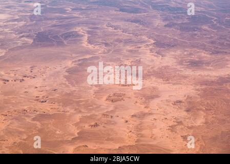 Luftflugzeug Ansicht der kargen Sahara Wüstenlandschaft in Ägypten Stockfoto