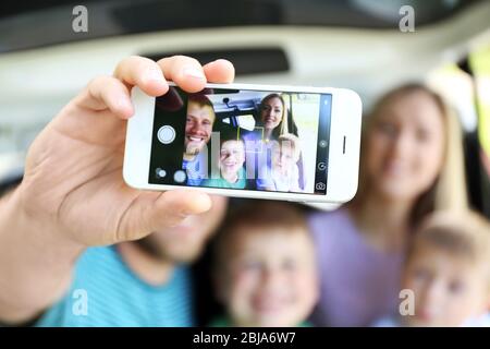 Schöne Familie, die Selfie nimmt Stockfoto
