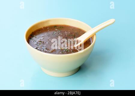 Gemüsesuppe, Gemüse-Manchow-Suppe, chinesisch-indische vegetarische Manchow-Suppe Stockfoto