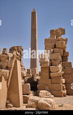 Überreste des Karnak-Tempelkomplexes und des Karnak-Freilichtmuseums (erbaut um 1250 v. Chr.) in Luxor, Ägypten Stockfoto