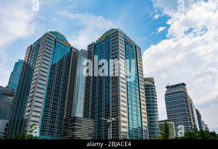 Gebäude in Sudirman Street, Central Business District in Jakarta. Stockfoto