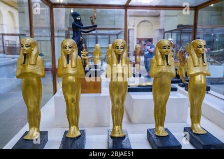 Kairo / Ägypten - 25. Mai 2019: Goldene Statuen des pharao, Ägyptisches Museum (Ägyptisches Museum) Stockfoto
